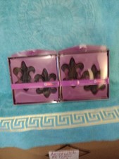 x 2  a pair of fluer de lys