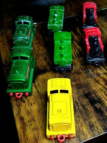 Joblot diecast trains - x,