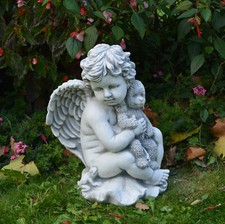 Angel with teddy grave