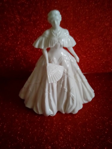 Beautiful white glazed queen - beautiful,