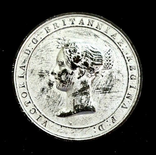 64mm white metal queen - 64mm,