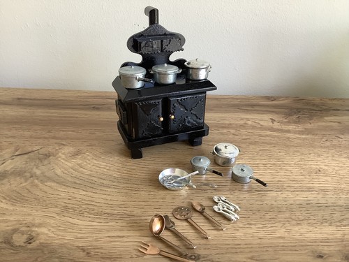 Dolls house range cooker and