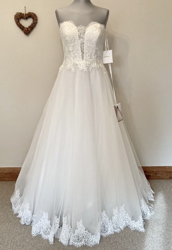 Vasil pronovias - 🟡, by