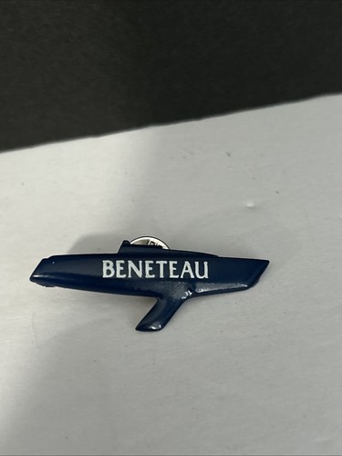 Beneteau pin back - back,