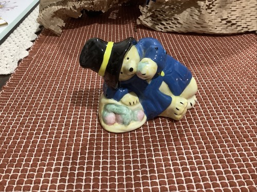 Paddington bear figurine - paddington, "eats