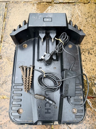 Docking station charging - /,