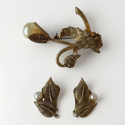 Vintage leaf brooch clip - &,