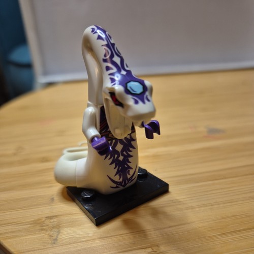 Lego pythor chumsworth mini - pythor,