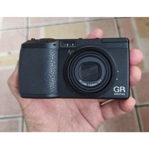 Ricoh digital i - gr,