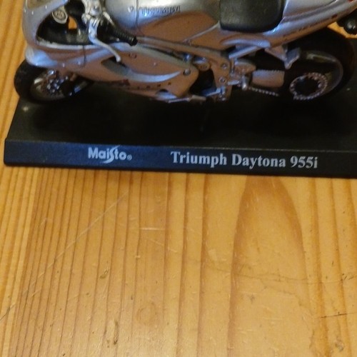 Maisto triumph daytona 955i - maisto,