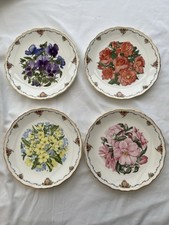 The Queen Mother’s Favourite Flowers Plates x 4 Pansies Primroses Camellia Roses