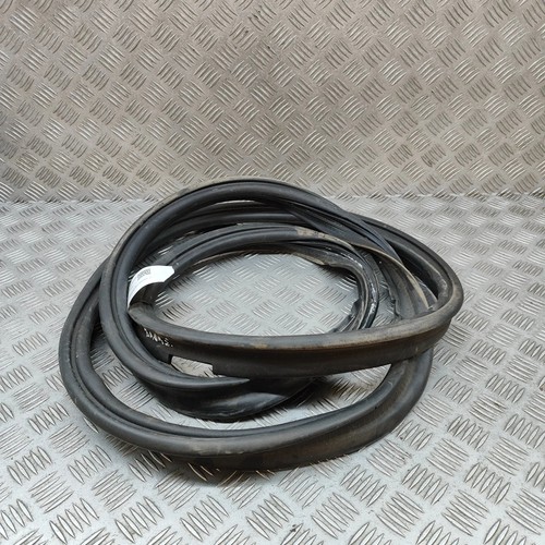 Bmw f48 tailgate rubber - bmw, x1