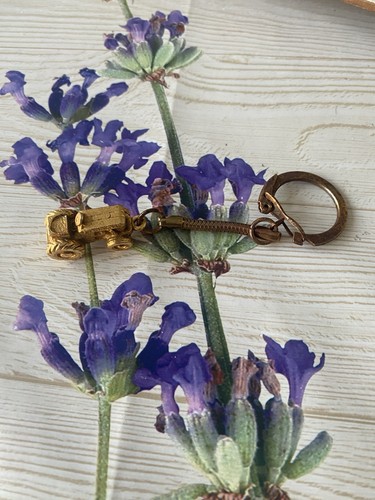Vapormatic tractor keychain - vapormatic,