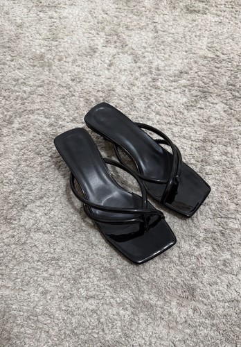 Black kitten heels