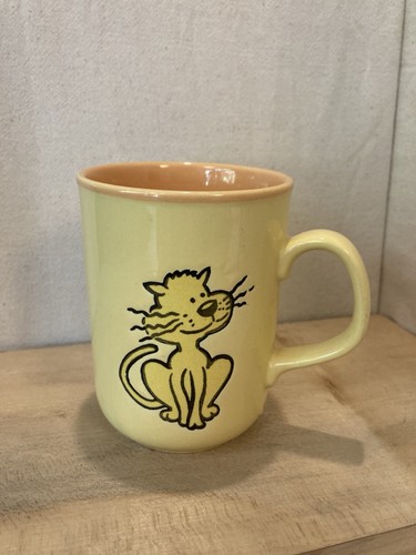 Cheerful yellow cat mug - yellow,