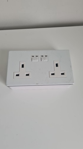Double switched socket - mk,