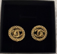 CHANEL Vintage Gold Clip-On