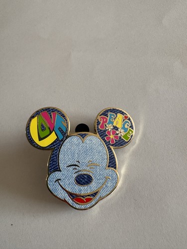 Disney pin badge - pin,