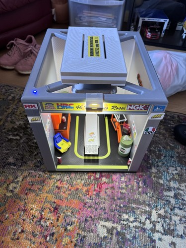 Scale iluminated classic - 1:18,