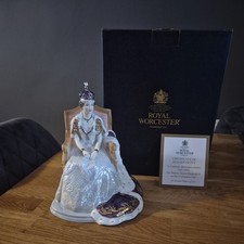 ROYAL WORCESTER QUEEN