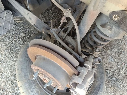 2073015 rear left wheel hub
