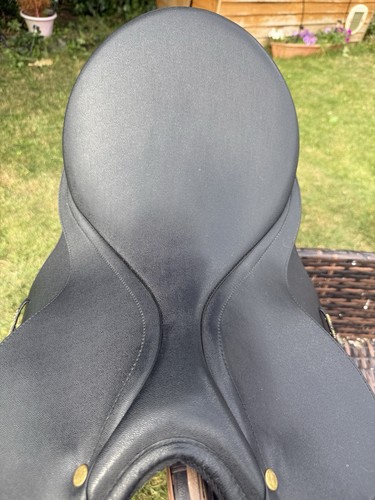 Wintec bates saddle in - 16.5,