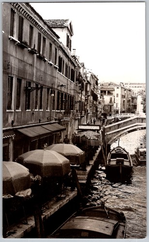 Vtg snapshot group in - b&w,