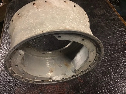 Triumph rear wheel hub - 6t,