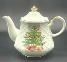 Christmas Tree Tea Pot Vintage