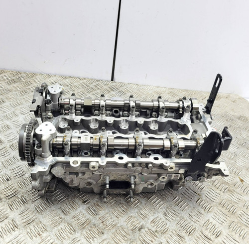 Cylinder head with camshafts - cylinder,