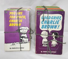 Charlie Brown 22 Comic Books by Charles M. Schulz Vintage Collection - SA45(1)