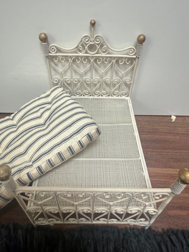 White metal wirework - metal,