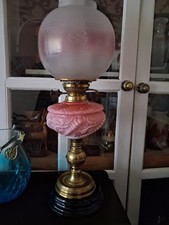 Pretty Victorian oil lamp
