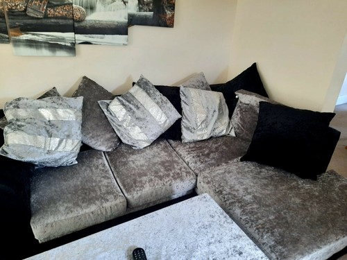 Corner crushed velvet scatter