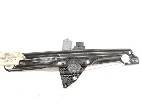 39187593 rear left window - left,