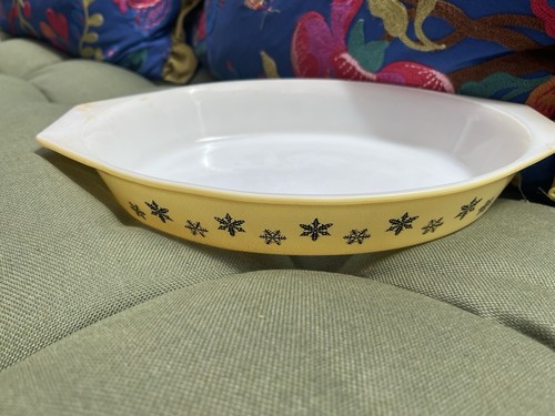 Vintage pyrex gaiety yellow - gaiety,