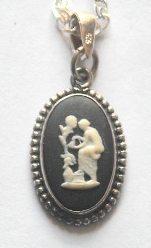 Wedgwood mounted pendant - mounted,