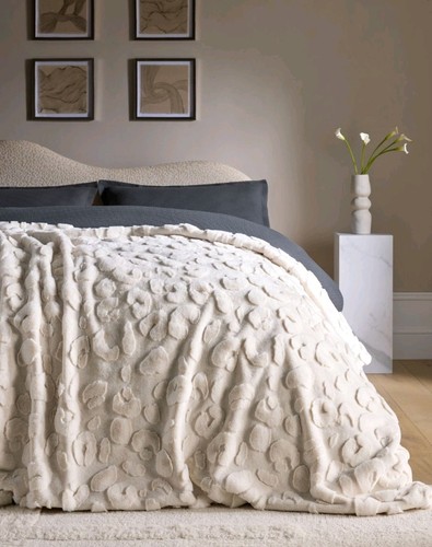 Next snow leopard - ivory, white