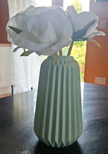 Mint vase ribbed - ribbed/fluted,