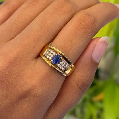 Natural blue sapphire - blue,