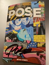 Pose Signed beyond the Streets