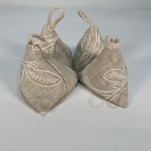 Pyramid sewing weights - pyramid, fabric