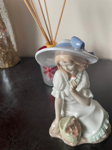 Porcelain figure nao - porcelain, by