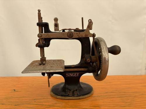 Singer vintage child sewing - vintage,