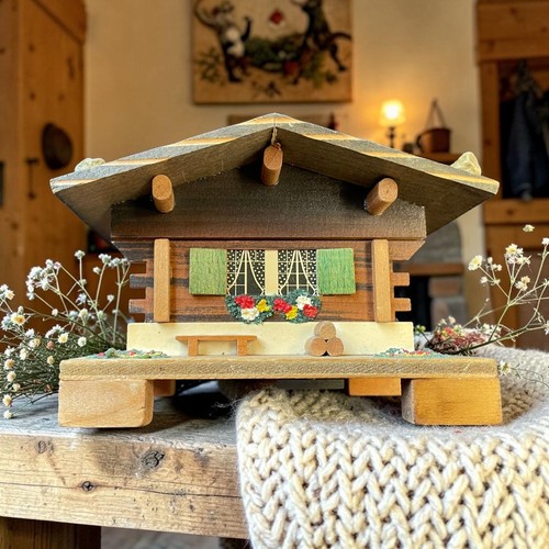 Vintage chalet music box - box, swiss
