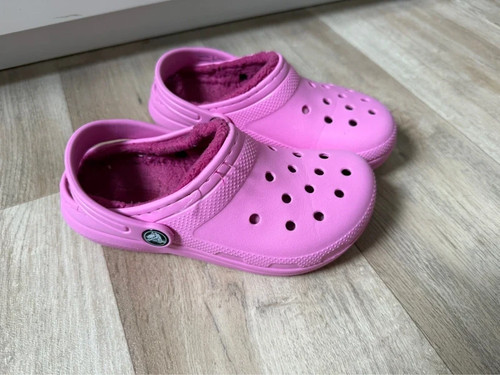 Pink fur lined crocs - , 13