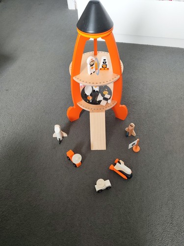 Tender leaf rocket ship - ship, wooden