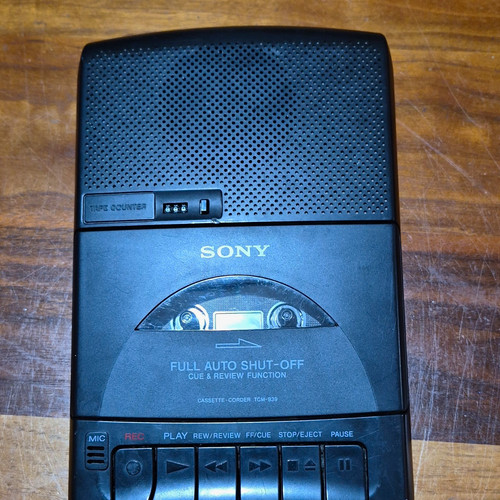 Sony tcm 939 handheld cassette - tcm-939,