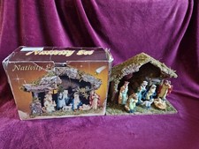 Yew Tree LTD Nativity Set in Wooden Stable With 7 Porcelain Figures & Animals