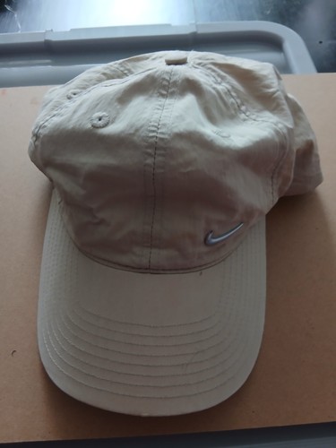 Beige nike swoosh - beige,